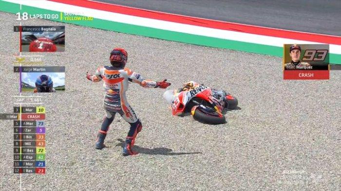 Pebalap Repsol Honda Team asal Spanyol Marc Marquez terjatuh di Sirkuit Mugello pada MotoGP Italia 2023, Minggu (11/6/2023).