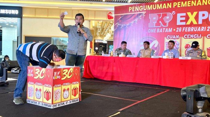 PT Putera Karyasindo Prakarsa saat Acara pameran & pengundian hadiah total 100 juta bagi konsumen PKP yang beruntung di Atrium C One Batam Mall pada Rabu (26/02/2025).