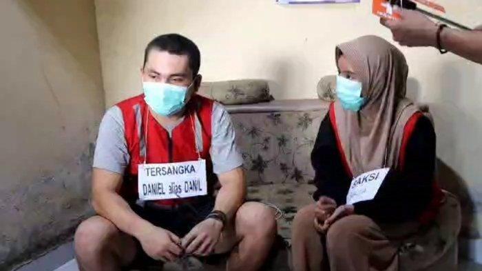 REKONSTRUKSI KASUS PEMBUNUHAN RESTI WIDIA - Pacar Pelaku Pembunuhan Resti Widia Ditetapkan Sebagai Tersangka, Diduga Simpan Barang Curian