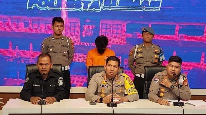 Pelaku tabrak lari berinisial MA (20) mahasiswa warga Bengkul Tengah saat dihadirkan dalam jumpa pers di Polresta Sleman. Korban meninggal dalam peristiwa tabrak lari di ring road Jalan Padjajaran Kapanewon Mlati, Kabupaten Sleman berinisial S (45) warga Ngaglik.