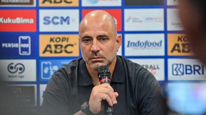 Pelatih PSBS Biak Juan Esnaider