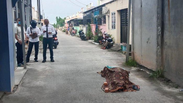 MAYAT ODGJ - Penemuan mayat di Karimun, tepatnya di Gang Haji Adenan, Sungai Pasir, Provinsi Kepulauan Riau (Kepri), Senin (26/9/2022). Data Dinas Sosial Karimun mengungkap mayat laki-laki tanpa identitas merupakan orang dengan gangguan jiwa (ODGJ).