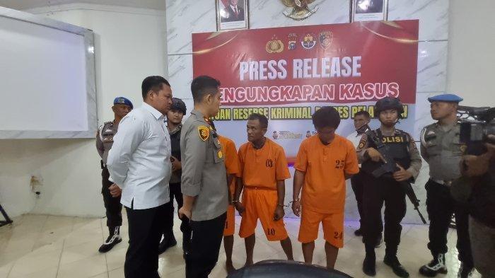 Kasus pencurian sepeda motor dengan kekerasan atau begal yang sempat meresahkan masyarakat Pangkalan Kerinci, Kabupaten Pelalawan Riau dua bulan lalu berhasil diungkap Polres Pelalawan. Pengungkapan kasus begal ini disampaikan melalui pers rilis yang digelar pada Senin (28/10/2024) di aula Teluk Meranti Mapolres Pelalawan.