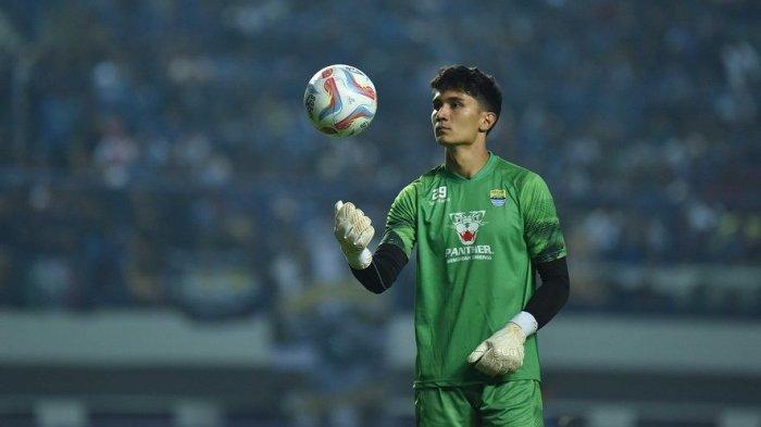 Kiper Persib Bandung, Kevin Ray Mendoza saat tampil bersama skuad Maung Bandung