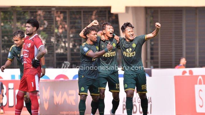 Pemain Persikabo 1973 saat melakukan selebrasi usai mencetak gol ke gawang PSS Sleman, Selasa (8/8/2023).