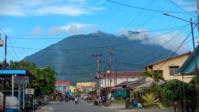 WISATA NATUNA - Potret Gunung Ranai, Kabupaten Natuna, Provinsi Kepulauan Riau (Kepri). Foto diambil baru-baru ini.