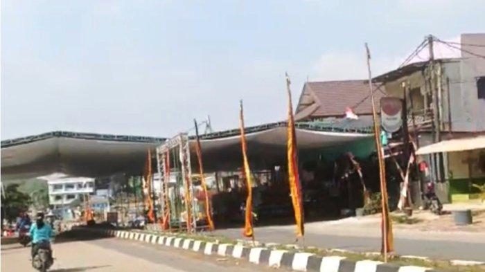 Potret tenda pernikahan anak anggota DPRD Kepri, Irwansyah di Jalan Tiban I, Kecamatan Sekupang, Kota Batam, Provinsi Kepri, Kamis (31/8/2023).