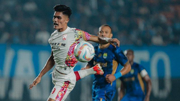 Prediksi skor Persis Solo vs Arema FC di semifinal Piala Presiden 2024, simak informasi tentang prakiraan susunan pemain dan head to head jelang laga.
