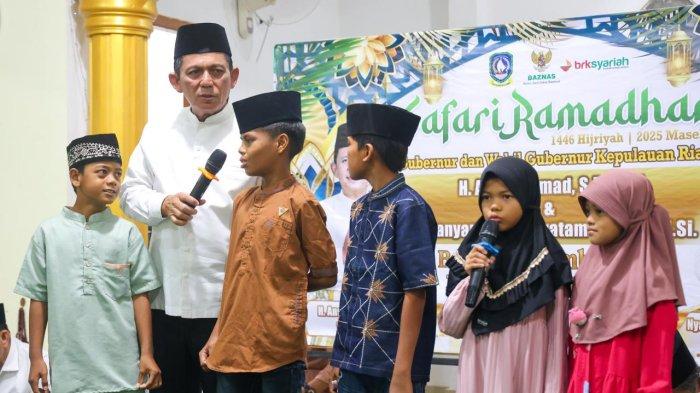 SAFARI RAMADAN GUBERNUR - Suasana Safari Ramadan Gubernur Kepulauan Riau (Kepri), Ansar Ahmad pada hari ke 12 ada di Kota Tanjungpinang, Rabu (12/03/2025).