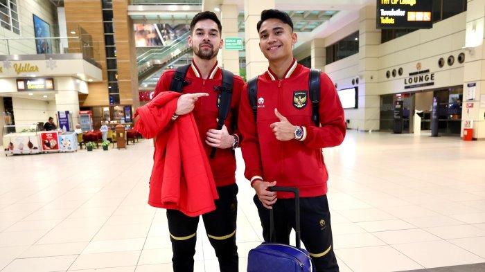 Pemain Timnas Indonesia Sandy Walsh dan Marselino Ferdinan tiba di Istanbul Qatar