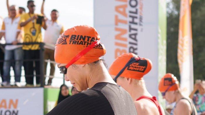 Sejumlah peserta Bintan Triathlon sedang berada di Lagoi Bay Bintan Resorts, Kabupaten Bintan, Provinsi Kepulauan Riau (Kepri).