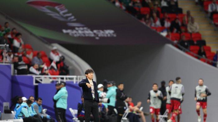 Pelatih Timnas Indonesia, Shin Tae-yong memuji penampilan anak asuhnya meski menelan kekalahan 1-3 kontra Irak di laga perdana Grup D Piala Asia 2023, Senin (15/1/2024).