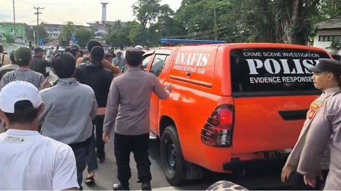 Siasat KPK dan Polisi Gelandang Gubernur Bengkulu Rohidin Mersyah ke Bandara, Tumpangi Mobil Inafis.