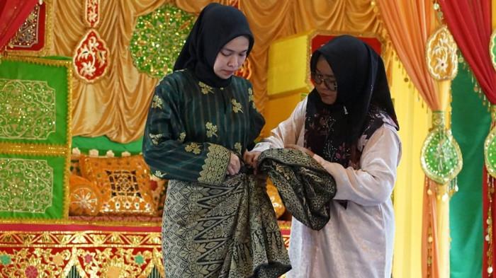 Sosialisasi Berpakaian Patut Baju Kurung Melayu di Lingga Kepri