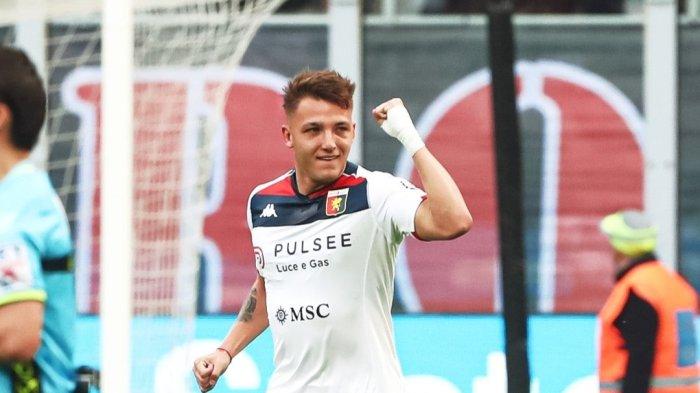 Striker asal klub Genoa Mateo Retegui jadi incaran AS Roma