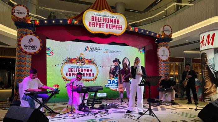 Pertunjukan musik bertajuk A Musical Celebration in Harmony di Central Property Festival.