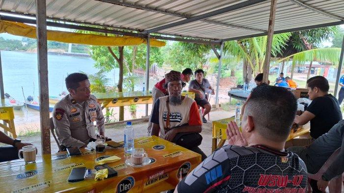 Orangtua Mahadi, Syarifudin saat mendatangi Jembatan 1 Barelang, Minggu (12/5/2024)