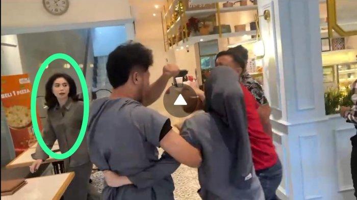 Lina Dedy terekam dalam video pemukulan Luthfi dokter koas di Palembang.