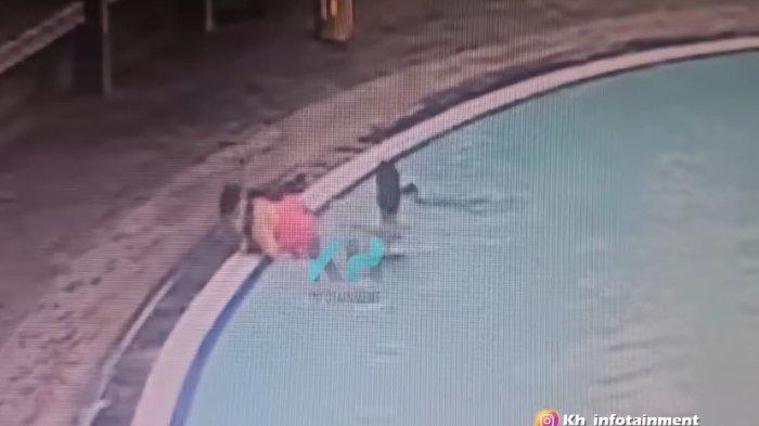 Video CCTV detik-detik Dante anak Tamara Tyasmara ditenggelamkan YA, sebagaimana diunggah dalam YouTube KH Infotainment, Jumat (9/2/2024).