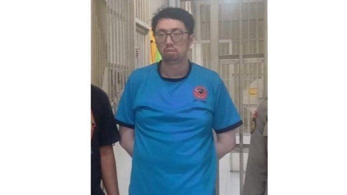 DOKTER RUDAPAKSA KELUARGA PASIEN - Priguna Anugerah, dokter residen anestesi yang memperkosa keluarga pasien di salah satu ruangan di Rumah Sakit Hasan Sadikin pada Maret 2025. Kemenkes tindak tegas.