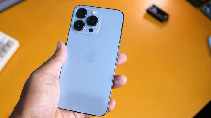 iPhone 13 Pro dengan desain simpel dan elegan.