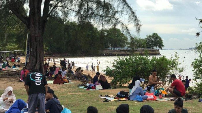 Selama libur Lebaran Idul fitri, Warga Batam ramai kunjungi Pantai Tanjung Pinggir
