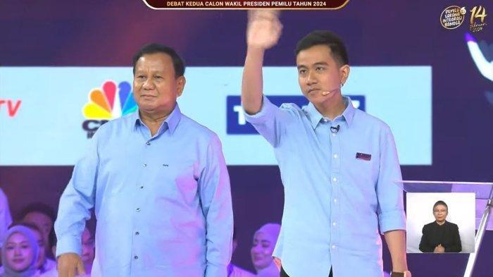 Pasangan capres-cawapres nomor urut 2, Prabowo Subianto dan Gibran Rakabuming Raka dalam debat cawapres, Jumat (22/12/2023). Prabowo Subianto mengungkapkan kebanggaan terhadap performa Gibran Rakabuming Raka yang berhasil tampil dan menjawab pertanyaan secara maksimal dalam debat cawapres yang digelar di JCC, Jakarta, Jumat (22/12/2023) malam.