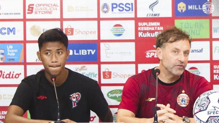 Resky Fandi (kiri) dan Thomas Doll pelatih Persija (kanan) Dalam Pre-Match Press Conference yang diadakan pada (27/6/2022), jelang laga pamungkas grup B Piala Presiden vs Madura United (28/6/2022). Laga dimenangkan Madura United dengan skor 1-2.