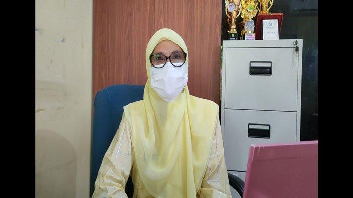 WAKIL KEPSEK - Wakil Kepala Sekolah SMPN 7 Tanjungpinang, Adriana Fitriani minta Pemko Tanjungpinang meninjau keputusan belajar dari rumah. Foto diambil beberapa waktu lalu.