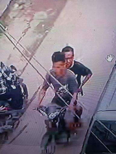 Dua pria diduga pelaku pencurian terekam CCTv Kost Kosan