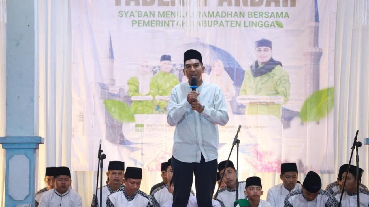 Wakil Bupati Lingga, Novrizal, saat memberikan sambutan pada kegiatan Tabligh Akbar menyambut Ramadan di Lapangan Setajam, Dabo Singkep, Kabupaten Lingga, Provinsi Kepulauan Riau, Senin (24/2/2025) malam.