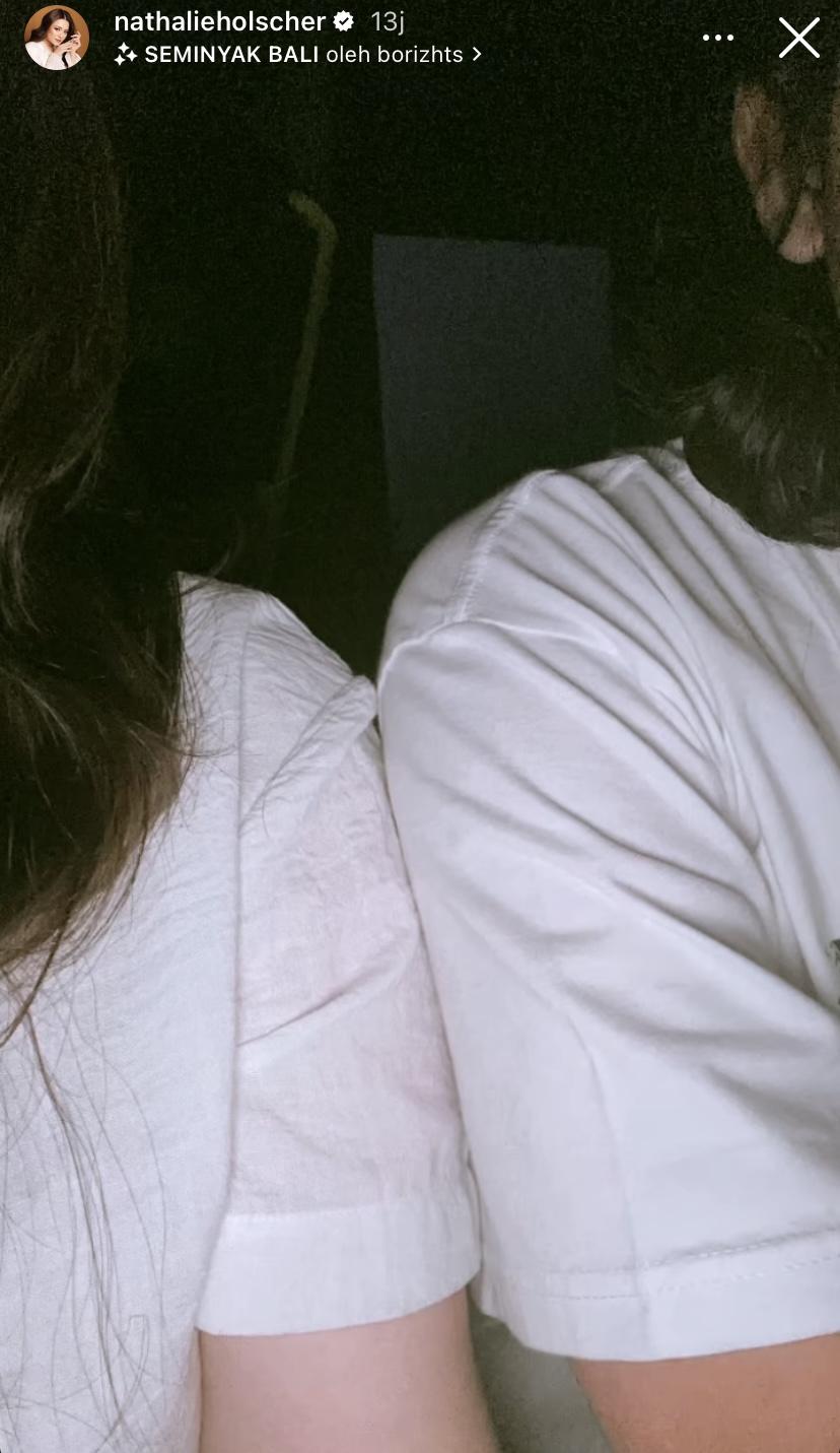 Postingan Nathalie Holscher bersama pria gondrong pakai kaus couple, melansir Instagram @nathalieholscher, Jumat (11/8/2023).