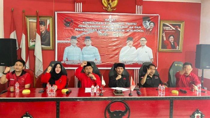 DPC PDI Perjuangan Kabupaten Bekasi resmi menunjuk Ade Kuswara Kunang sebagai Pelaksana Tugas (Plt) Ketua DPC PDI Perjuangan Kabupaten Bekasi.
