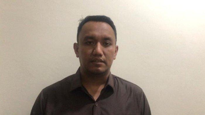 IMBAU KE PEMKOT --- Anggota DPRD Kota Bekasi buka suara terkait aksi demo untuk menutup operasi usaha MZ Billiard di Danau Duta Barat no 2 Blok C, RT 03 RW 11, Kelurahan Harapan Baru, Kecamatan Bekasi Utara. Anggota Komisi III DPRD Kota Bekasi, Muhammad Kamil meminta pemerintah tidak izinkan operasi tempat biliar tersebut.