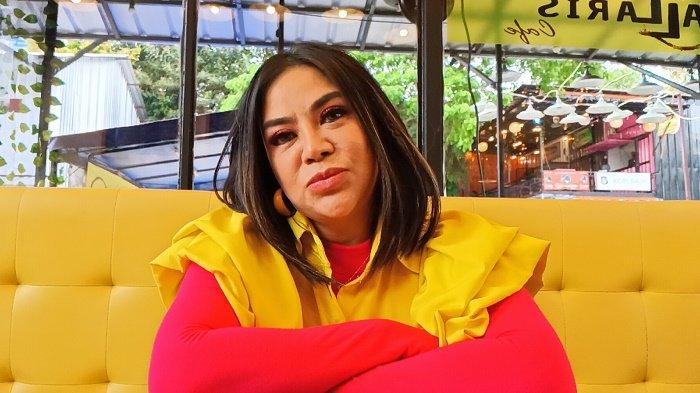 Pedangdut Anisa Bahar meluapkan kekecewaannya kepada Komisi Pemilihan Umum Republike Indonesia (KPU RI), karena suaranya yang terus menurun.
