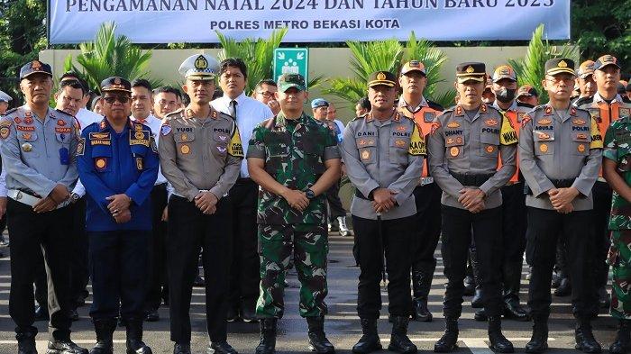 Apel gelar Pasukan Operasi Lilin Jaya 2024 pada Jumat (20/12/2024) pukul 07.00 WIB di halaman Polres Metro Bekasi Kota.