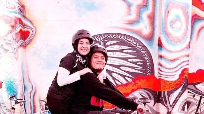 Gugatan cerai yang dilayangkan oleh Deddy Mahendra Desta terhadap Natasha Rizki buat geger jagat maya.