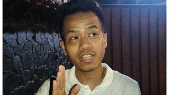 Indra Pratama, yang mengaku sebagai pengusaha dan pemilik rumah nomor 20 di Jalan Mampang Prapatan IV, Jakarta Selatan. Rumah nomor 20 di Jalan Mampang Prapatan IV merupakan tempat kejadian perkara (TKP) polisi bunuh diri.