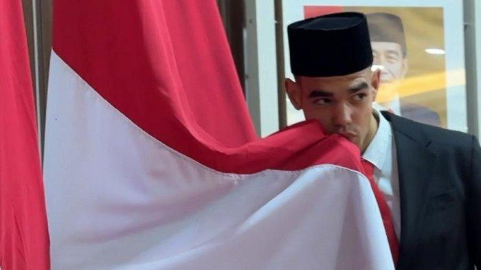 Jens Ravens resmi menjadi Warga Negara Indonesia (WNI) usai mengucapkan sumpah menjadi WNI di Kantor Wilayah (Kanwil) Kemenkumham DKI Jakarta, Kamis, 27 Juni 2024.