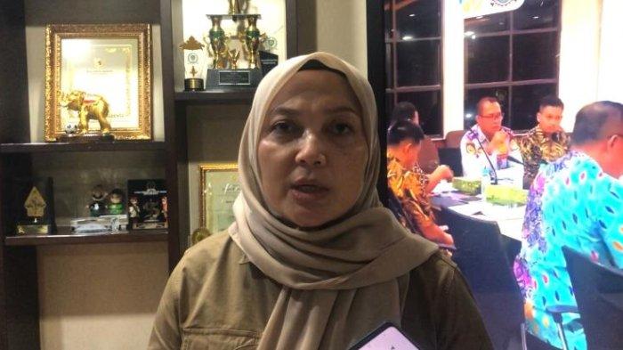 KANTOR DPRD DIGERUDUK - Sekretaris DPRD Kota Bekasi, Lia Erliani saat ditemui di kantor DPRD Kota Bekasi, Kecamatan Bekasi Timur pada Selasa (25/3/2025). Lia memaparkan tujuan sekelompok massa masuk ke ruangan paripurna DPRD Kota Bekasi.