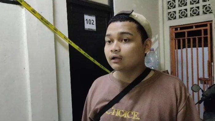 Penemuan jenazah Muhammad Naufal Zidan (19), mahasiswa Universitas Indonesia, di Kos Apik Zire, Jalan Palakali, RT 007/005 Kelurahan Kukusan, Kecamatan Beji, Kota Depok, pada Jumat (4/8/2023) mengagetkan tetangga sekitar. Fadil, tetangga kos korban, mengaku tidak mengenali korban karena jarang keluar kamar.