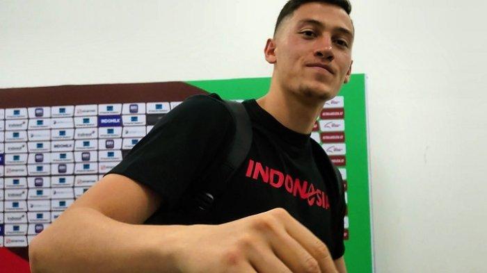 Pemain Timnas Indonesia, Jay Idzes, yang mengawal pertahanan Timnas Indonesia pun mencuri perhatian. Penampilannya cukup solid dalam membuat aman Adi Satryo, yang berdiri di bawah mistar gawang Garuda. Jay Idzes pun mengaku sangat senang bisa meraih kemenangan dalam pertandingan debutnya untuk tanah air menghadapi Vietnam.