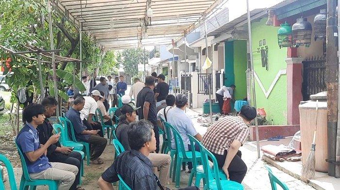 Suasana rumah Jatmiko (37) yang dikabarkan menjadi korban kebakaran pabrik di Perumahan BOS Blok C 24 RT 5/13 Babelan, Kabupaten Bekasi, pada Sabtu (2/11/2024) pagi.