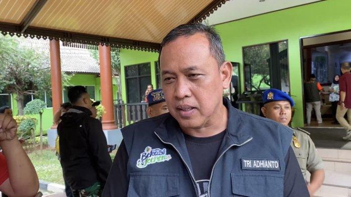 BANJIR KOTA BEKASI - Wali Kota Bekasi, Tri Adhianto saat ditemui di kawasan kantor Pemerintah Kota (Pemkot) Bekasi, Kecamatan Bekasi Selatan, Kota Bekasi pada Jumat (7/3/2025).