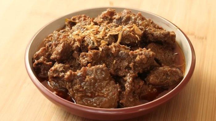Simak resep bumbu rendang daging ala Devina Hermawan untuk mengolah daging kurban. Bumbu rendang yang dipakai adalah bumbu rendang Jawa.