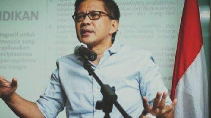 Profil dan biodata Rocky Gerung, pengamat politik Indonesia yang identitasnya ingin diketahui masyarakat Tanah Air.