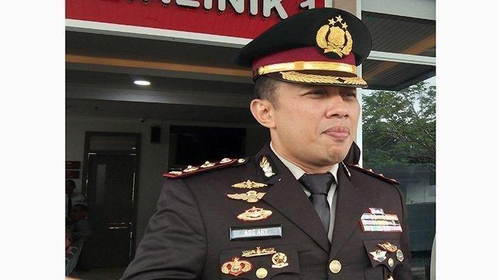 Kombes Ade Ary Syam Indradi ditunjuk sebagai Kapolres Metro Jakarta Selatan menggantikan Kombes Budhi Herdi Susianto per 24 September 2022.