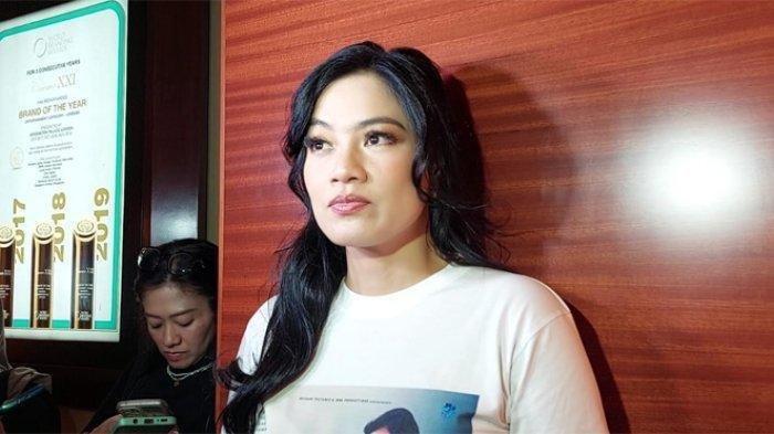 Titi Kamal ditemui di kawasan Senayan Jakarta Selatan, Jumat (4/8/2023). Titi Kamal angkat bicara terkait kabar selingkuh Christian Sugiono.