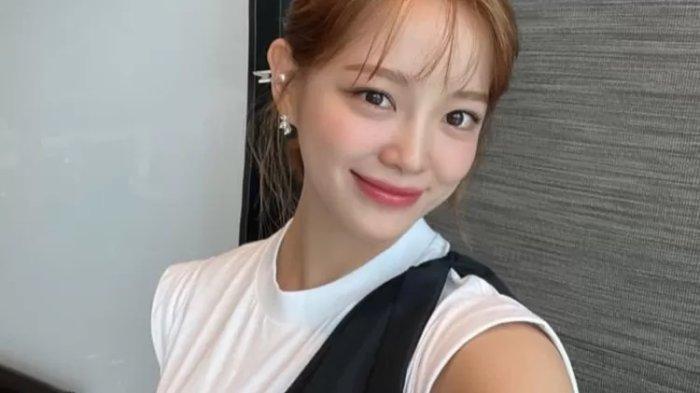 Kim Se Jeong, lawan main Ahn Hyo Seop di Drama Korea A Business Proposal. Diisukan berkencan