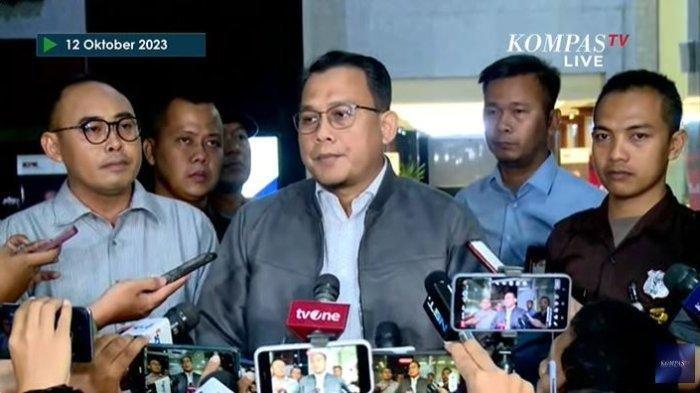 Kepala Pemberitaan KPK, Ali Fikri saat konferensi pers di Gedung Merah Putih KPK, Jakarta usai penjemputan paksa terhadap mantan Menteri Pertanian (Mentan), Syahrul Yasin Limpo pada Kamis (12/10/2023).